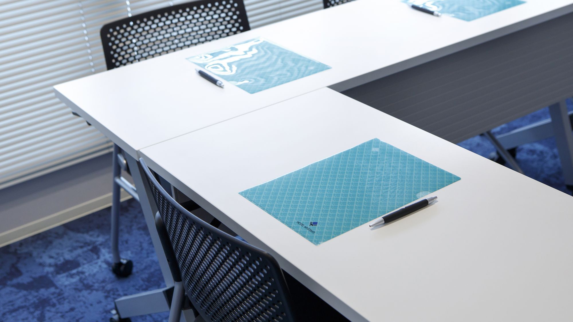 2タイプの会議室がございます。詳細はホテルまでお問い合わせください。