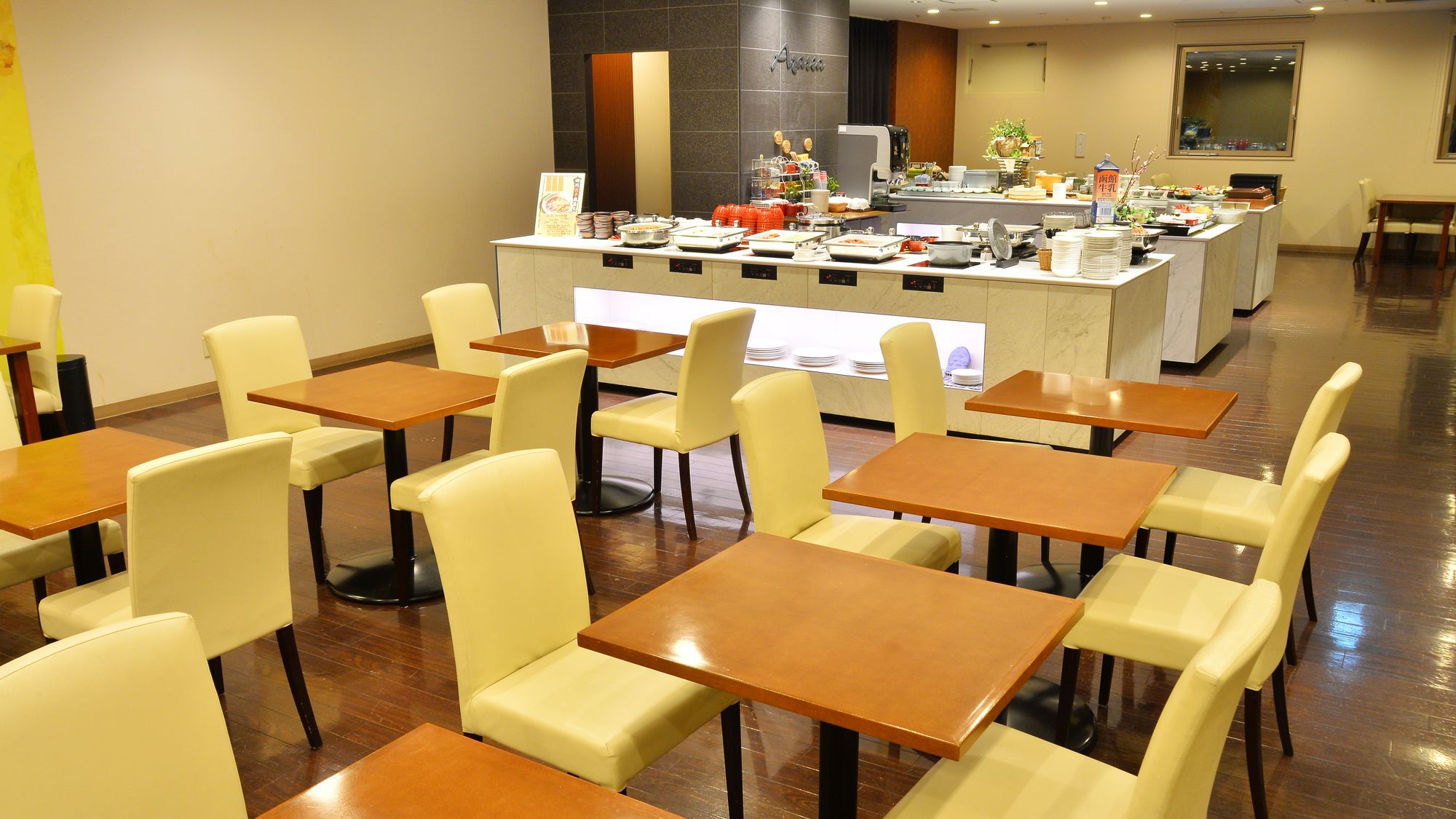 2階レストラン「アザレア」