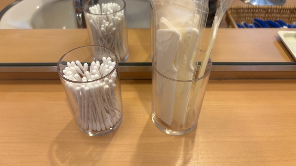 男性大浴場アメニティ（綿棒・くし）