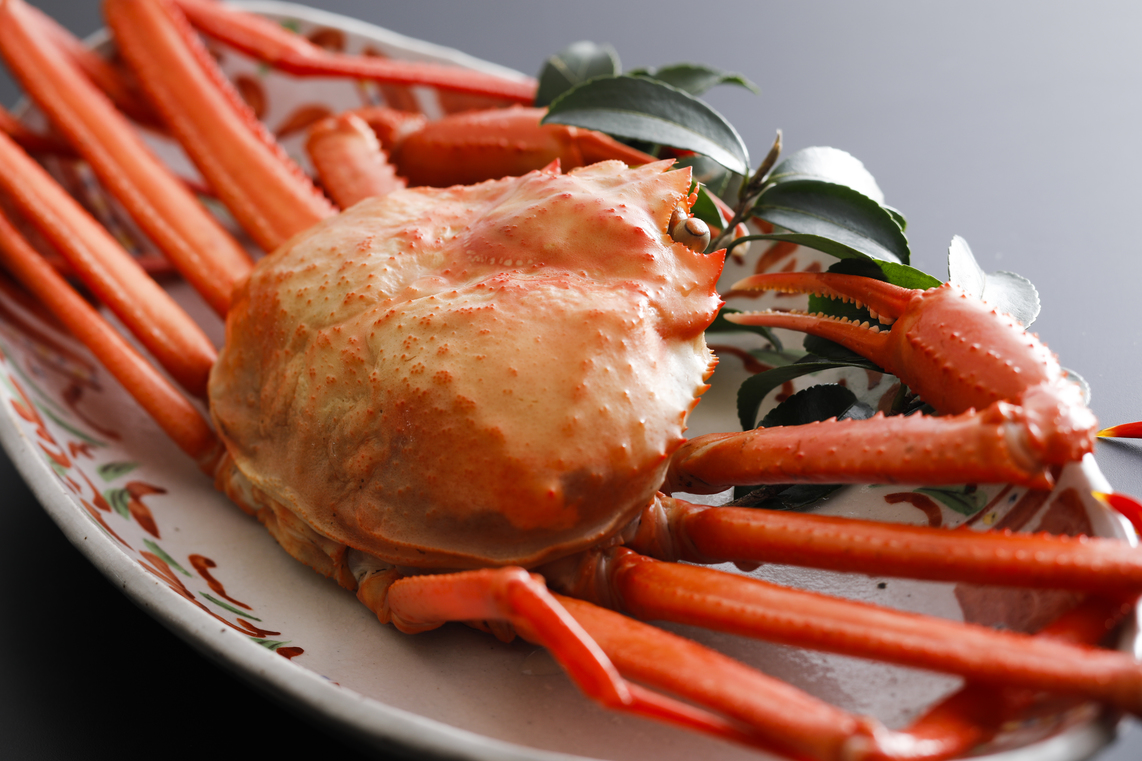 季節の一品茹で紅ズワイ蟹