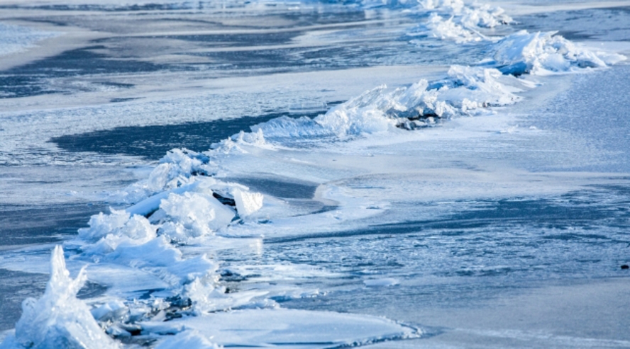 諏訪湖の御神渡り
