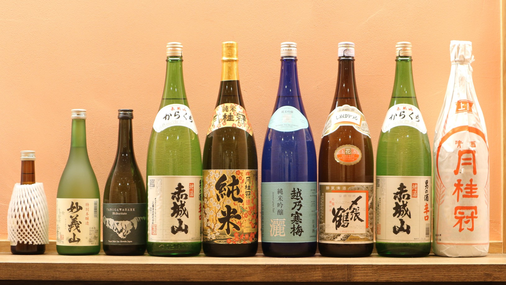 *セルフカフェ／様々な種類の日本酒等も取り揃えております。