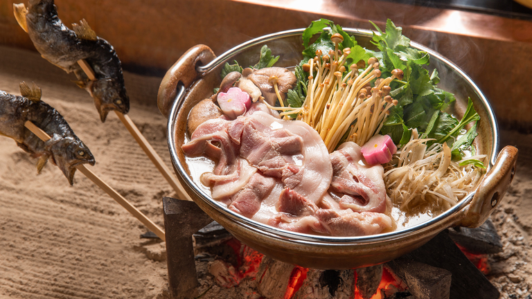 *【囲炉裏・ぼたん鍋】ぼたんの旨味がたんまり溶け出たお鍋で最後は雑炊にしてお召し上がりください。