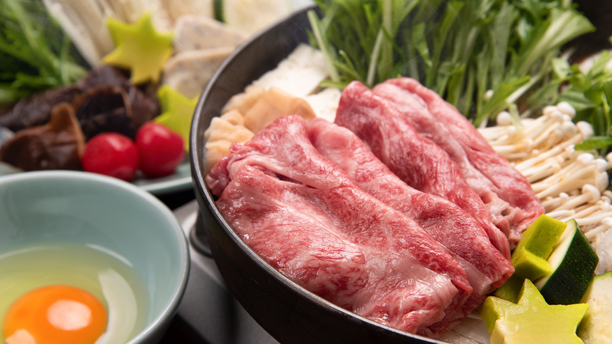 *【川床料理：牛すき焼き】お肉の美味しさと濃厚なたれの旨さが抜群。