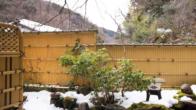 *【和室・うめ】冬の部屋からの景観