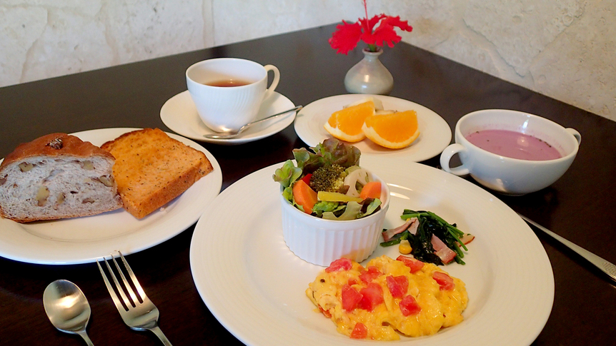 *朝食【洋食】一例/和食・洋食を日替わりでご提供。洋食は手作りパンが好評！