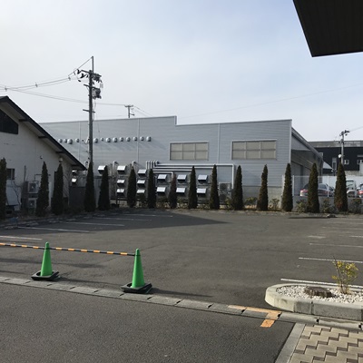 正面平面駐車場