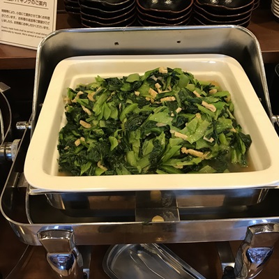 朝食メニュー例（小松菜と揚げの煮びたし）