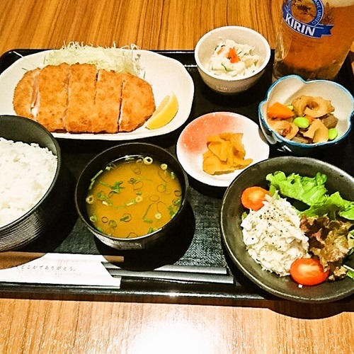 日替わり夕食例（チキンカツ定食）〜夕食付きプランをご用意しております〜