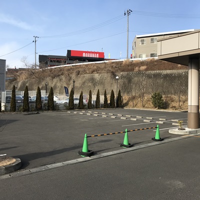 正面平面駐車場