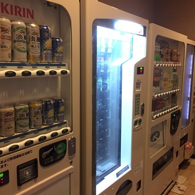 1階自動販売機コーナー（アルコール、ソフトドリンク、おつまみ）