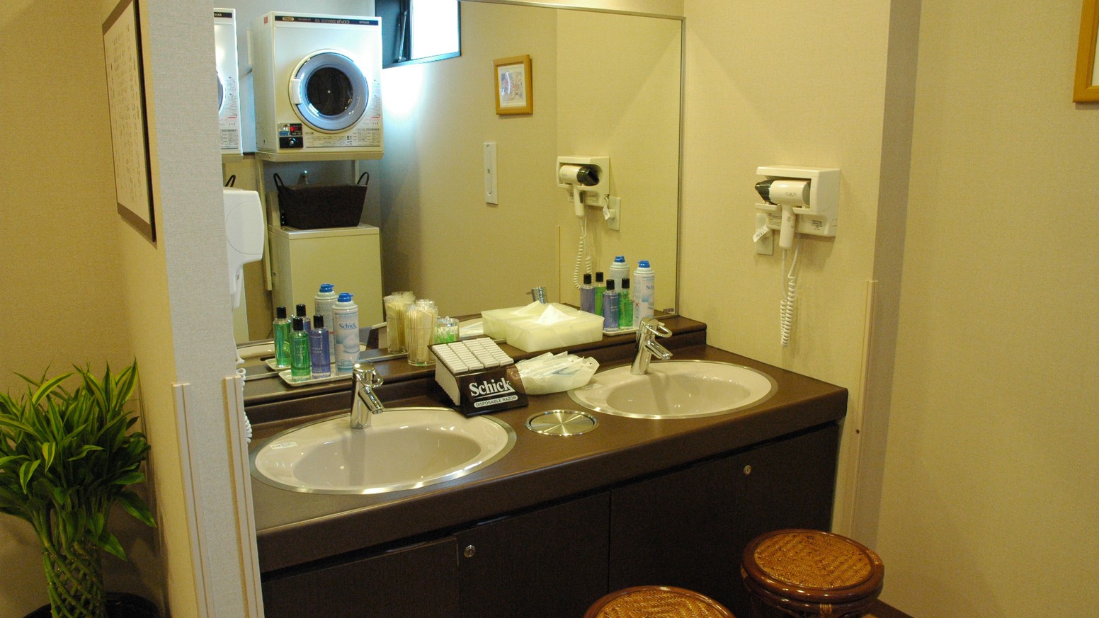 男性大浴場内洗面所