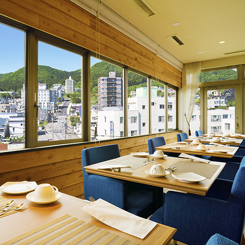 Restaurant Le・Vent当館6F、目の前に函館山を望むレストラン