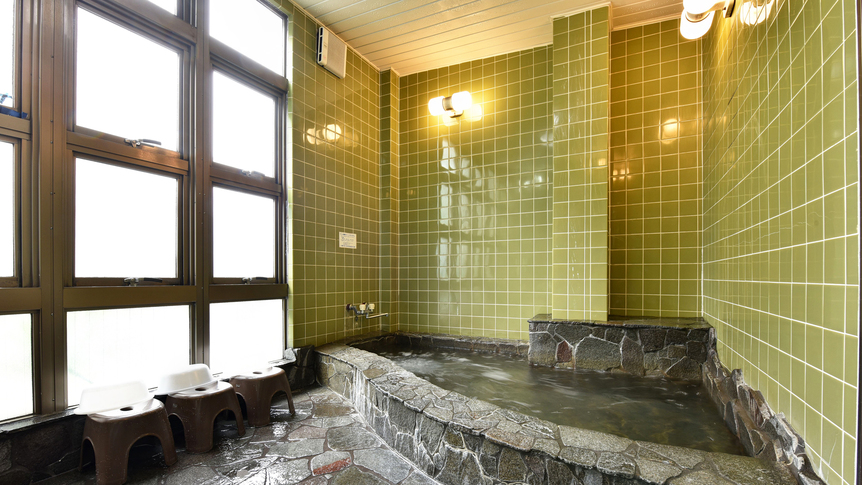 *【男性用大浴場】温泉気分を味わえる石造りのお風呂