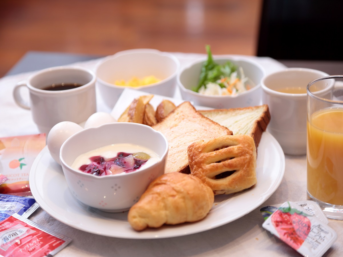 朝食盛付