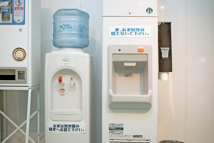 2Ｆ自販機コーナーにウォーターサーバー&製氷機を設置