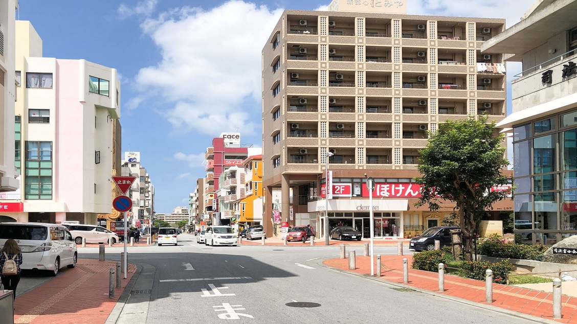 【第2駐車場までの道②】すぐの十字路があります