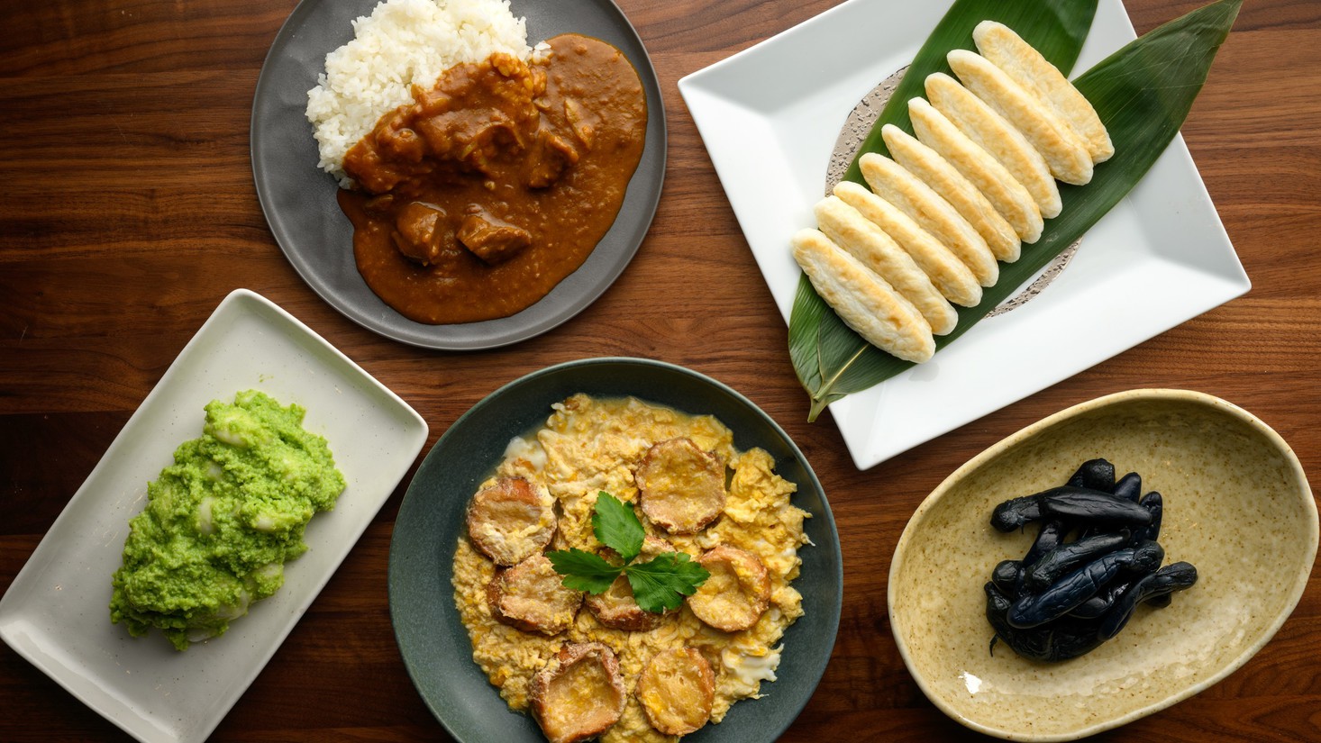 牛たんカレー(日替わり)、はらこ飯、笹かまぼこ、山形芋煮など宮城・東北の味をお楽しみいただけます！