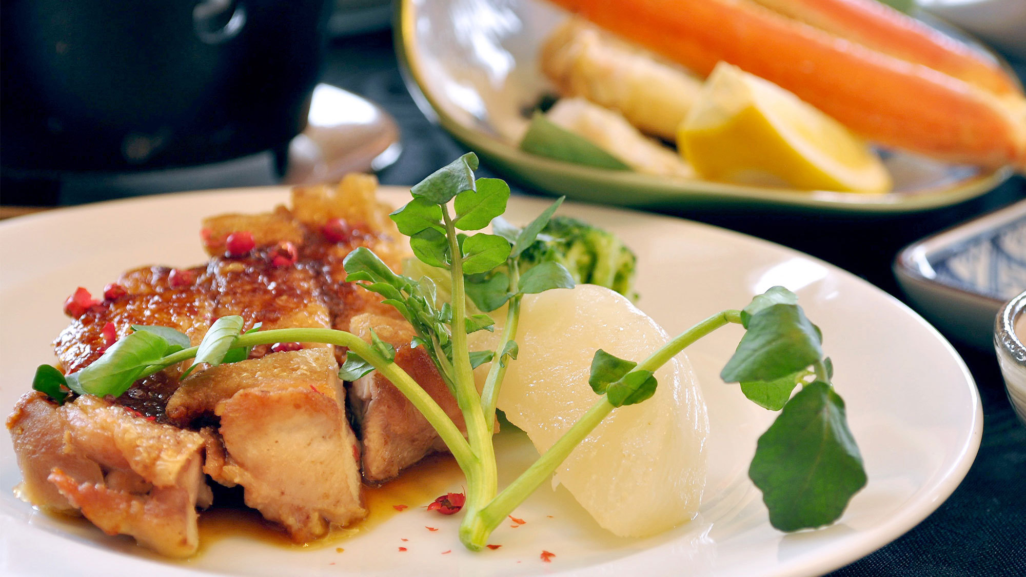 【ご夕食一例】お魚のお造りのほか、肉料理もお選びいただけます。(イメージ)