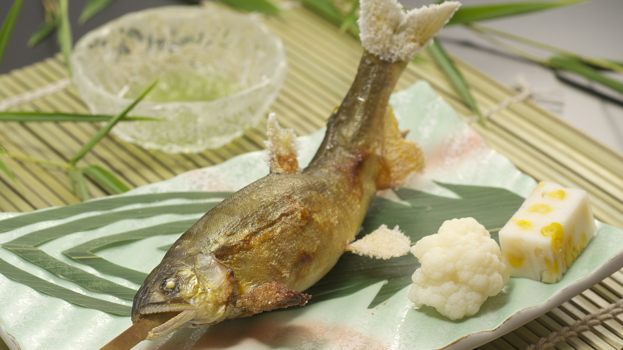 【山河会席料理一例】焼きたてが運ばれてくる焼き魚