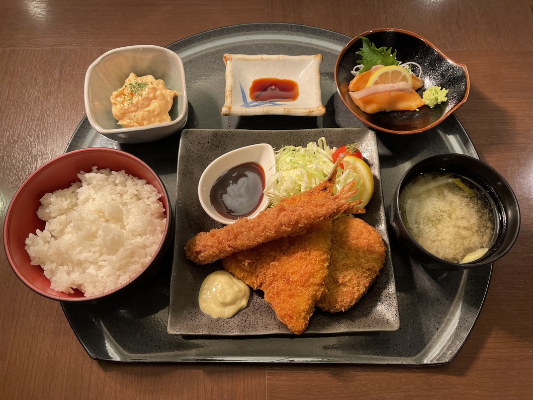 夕食レストラン＊ミックスフライ定食＊（お刺身＋小鉢付）