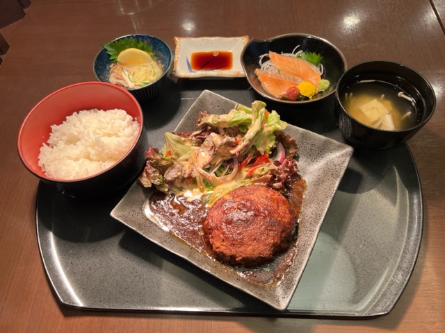 夕食レストラン＊ハンバーグ定食＊（お刺身＋小鉢付）