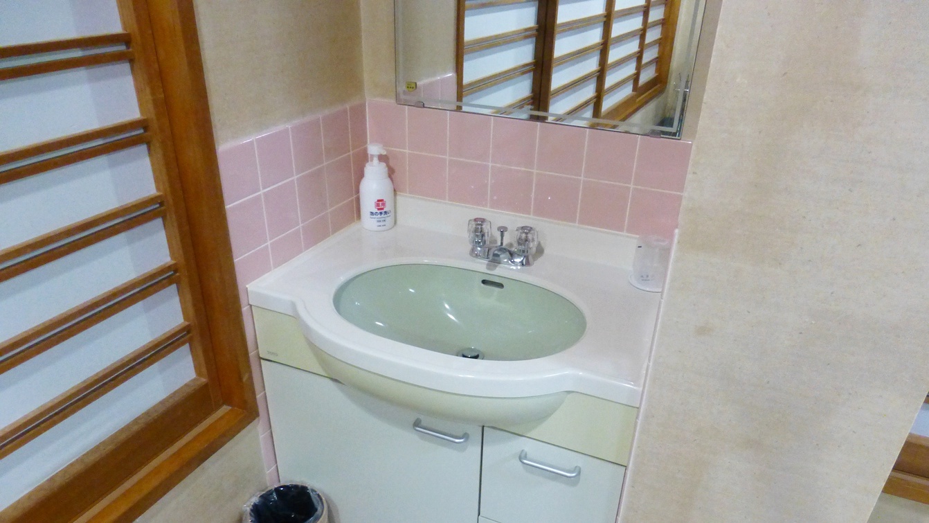 *客室一例/和室11.5畳洗面台を客室内にご用意しております。