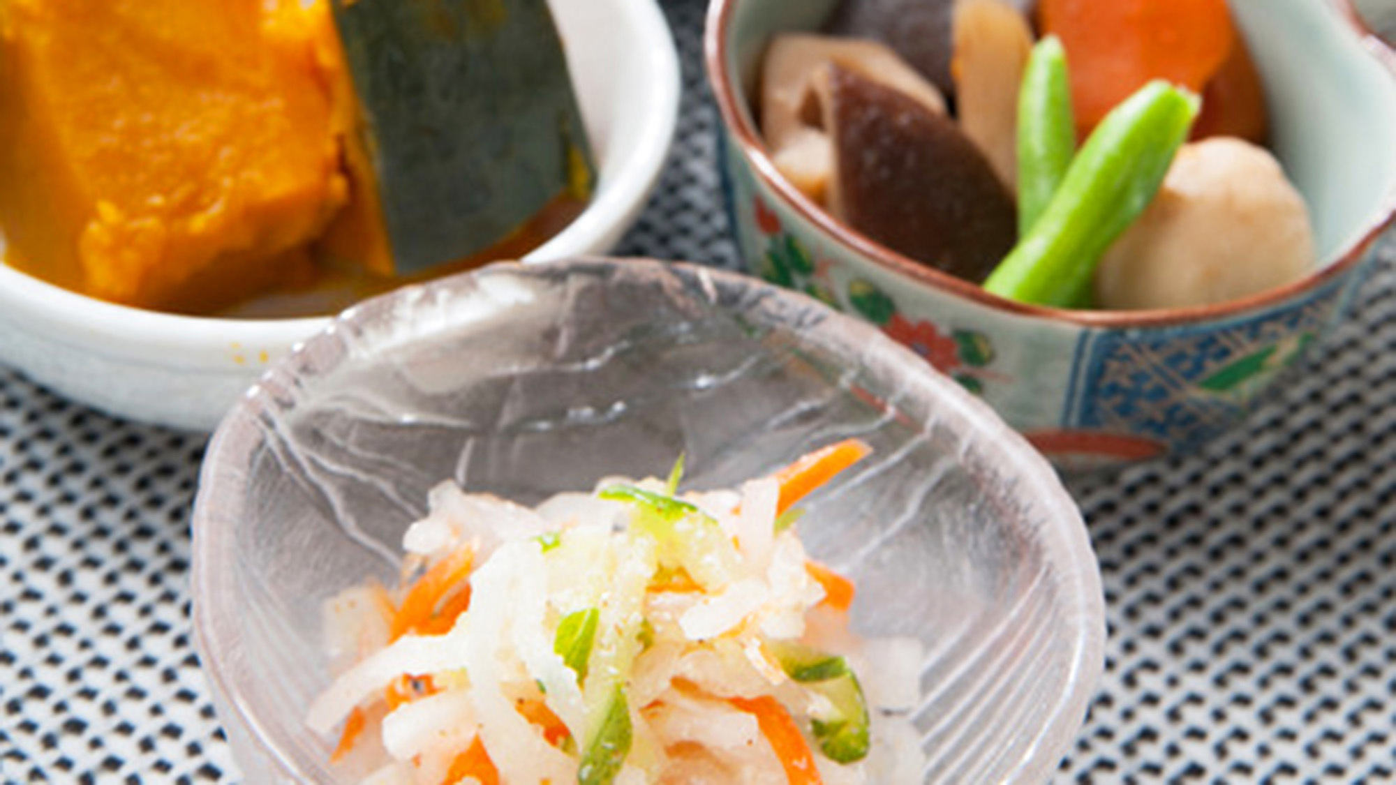 ・＜朝食＞小鉢は日替わりでご用意しております。