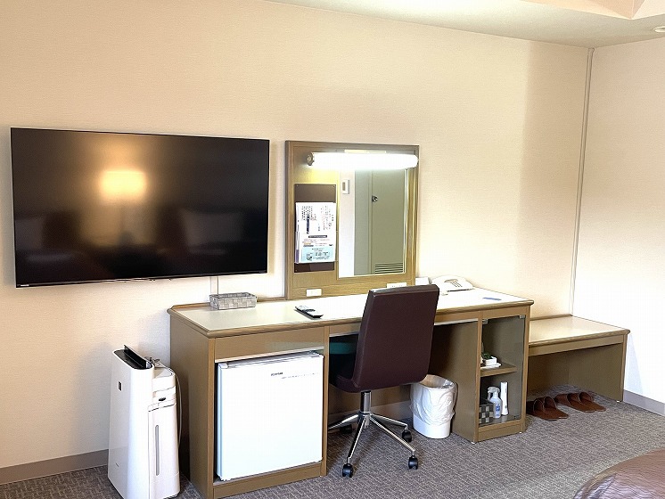 デラックスツインルーム大画面50インチ４Kテレビ