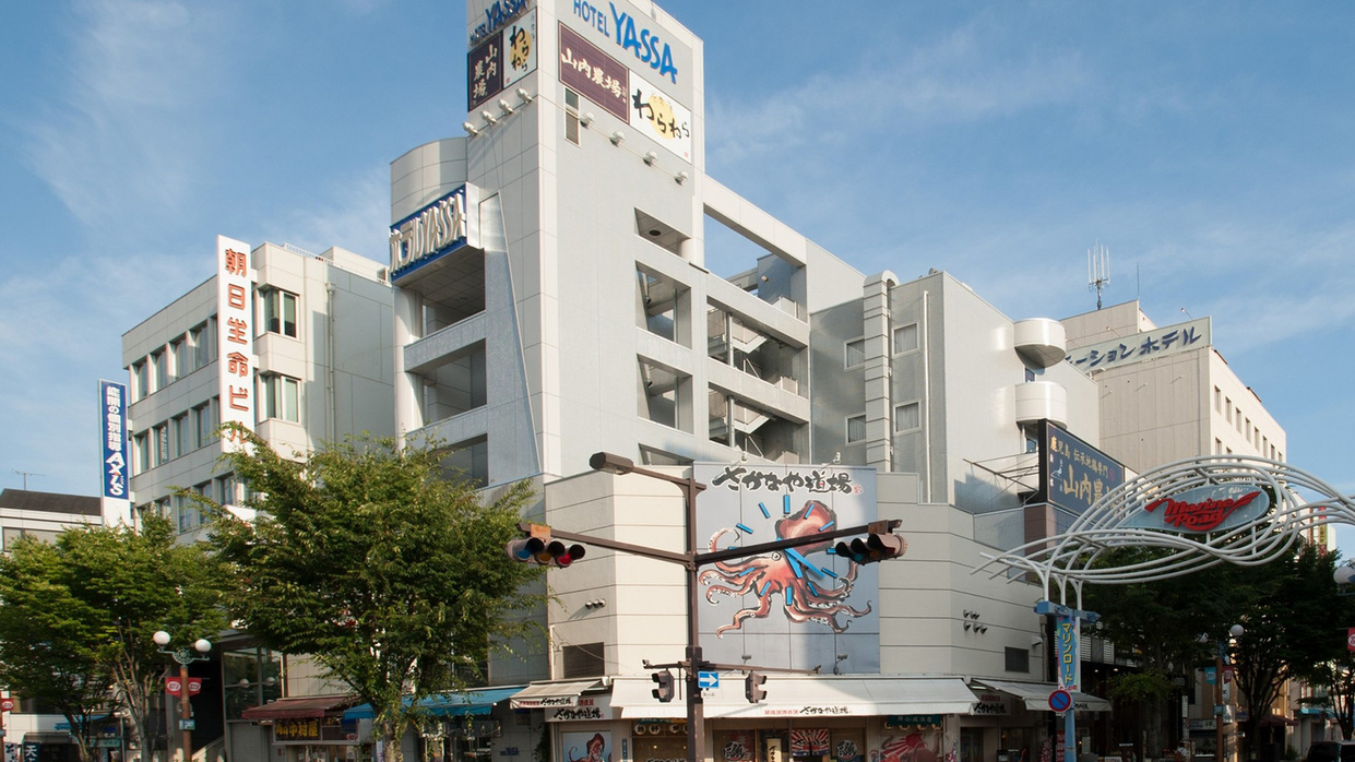 ・＜外観＞JR三島駅正面。ビジネスや観光の拠点として抜群の立地です