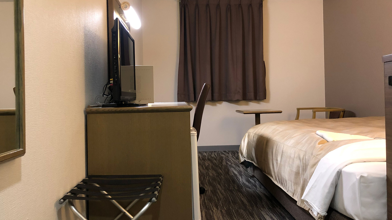 ・＜デラックスシングルルーム＞テレビ、イオンドライヤー、洗浄機能付トイレ完備です