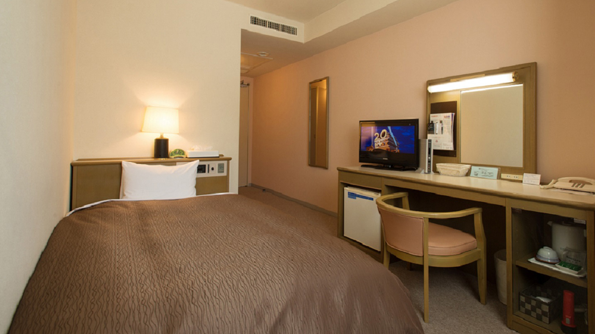 ・＜デラックスシングルルーム＞お一人様でもカップルやお子様連れのご家族でも快適にお過ごしいただけます