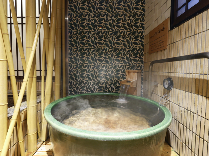 【女性】壺風呂（湯温：41〜42℃）