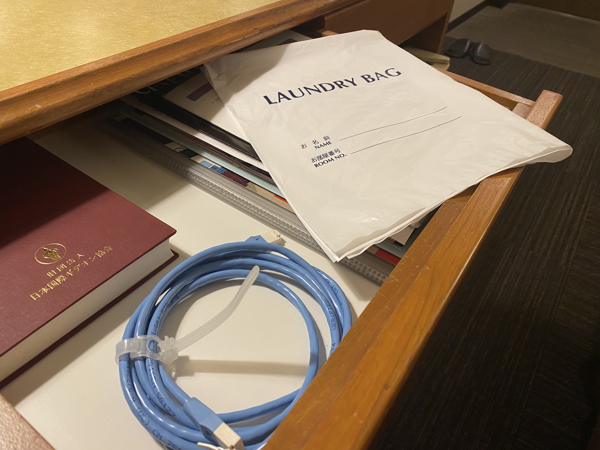 各客室内備え付け備品【デスク内】