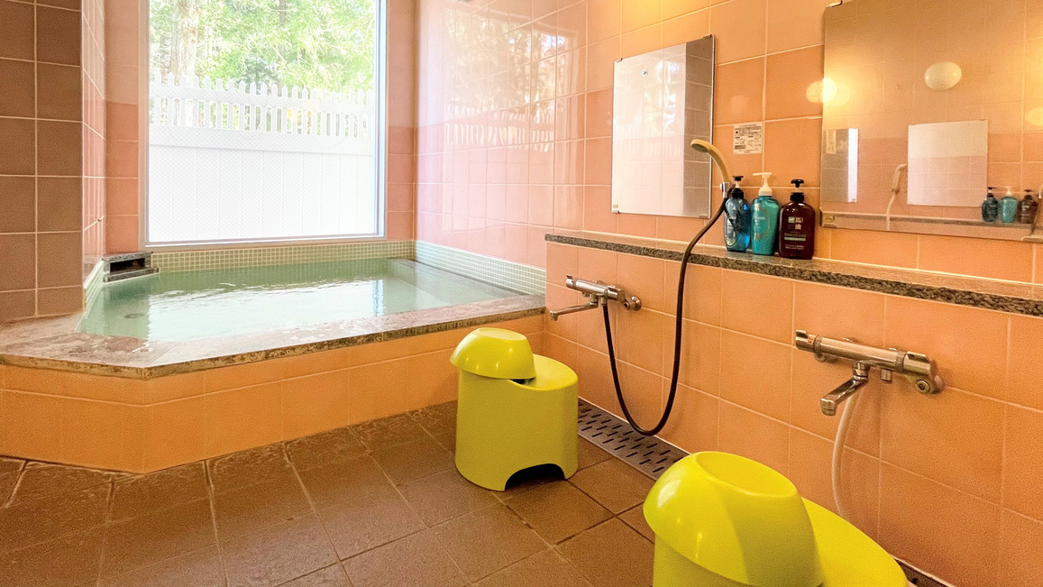【浴場】地下60ｍから自家天然水を汲み上げたお風呂