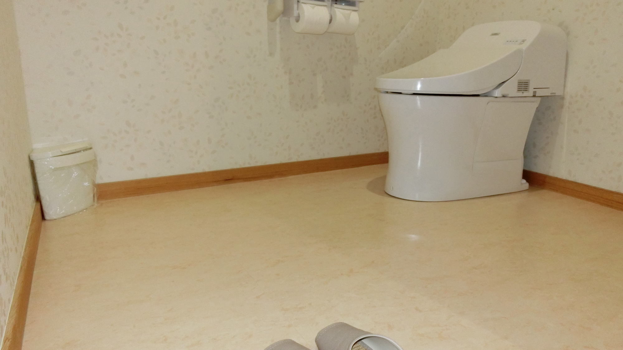 車椅子対応トイレ（ナチュラルモード・ラグジュアリールーム）