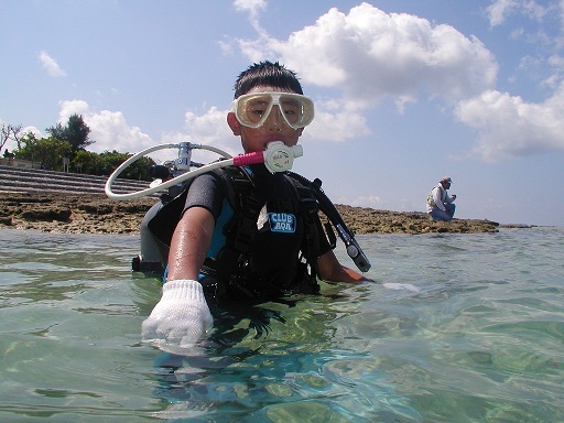 沖縄のキレイな海で体験ダイビング！