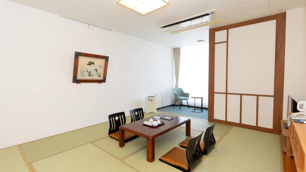 *【湖側和室（一例）】琵琶湖が見える和室のお部屋です。足を伸ばしておくつろぎください♪