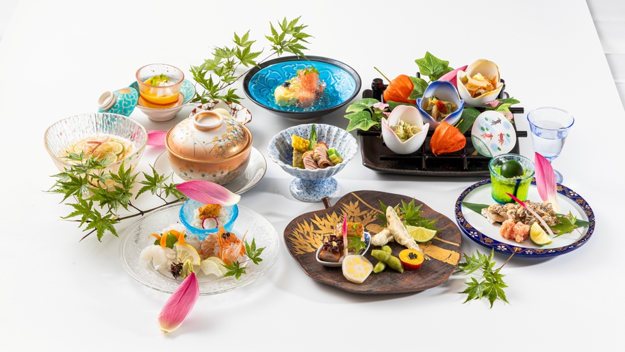 *【季節の彩会席（一例）】当館の一番スタンダードのコース。毎月お品書きが変わります。