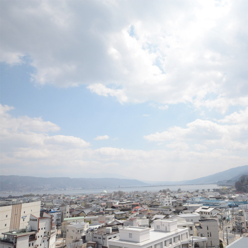  景観：一部客室からは諏訪湖や市内が望めます。