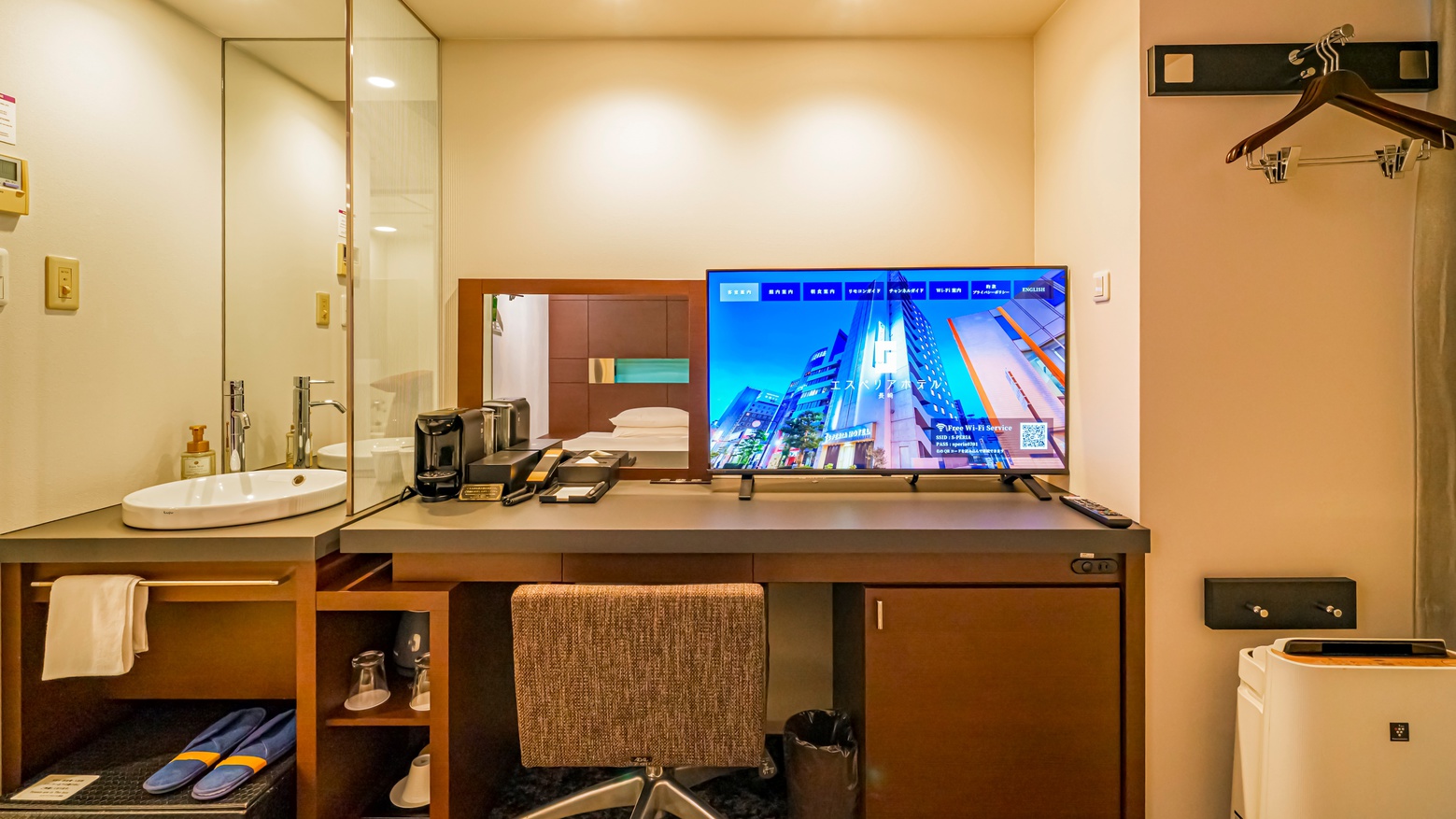 客室デスクまわり