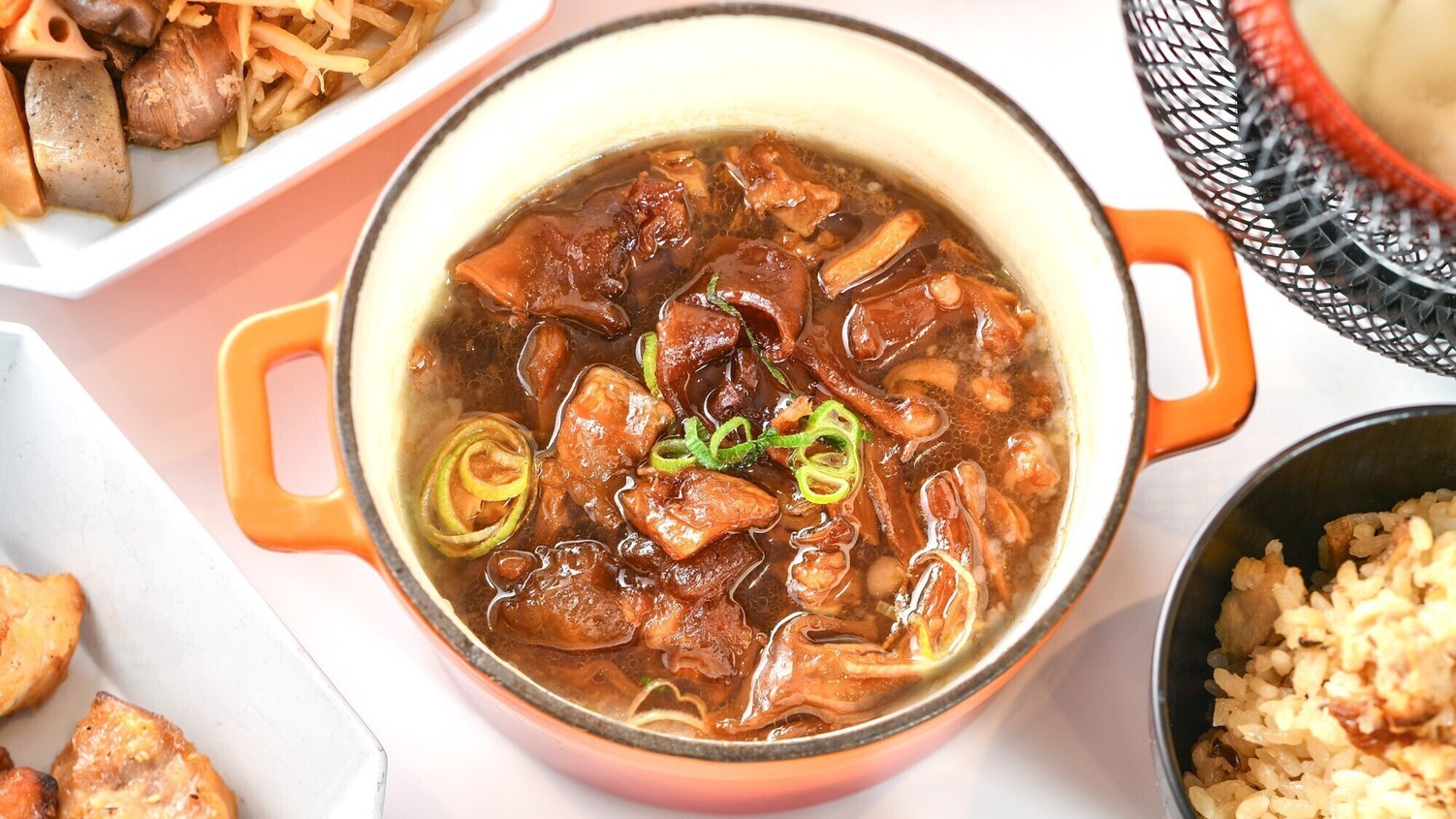 八丁味噌の名古屋めし定番『どて煮』もございます