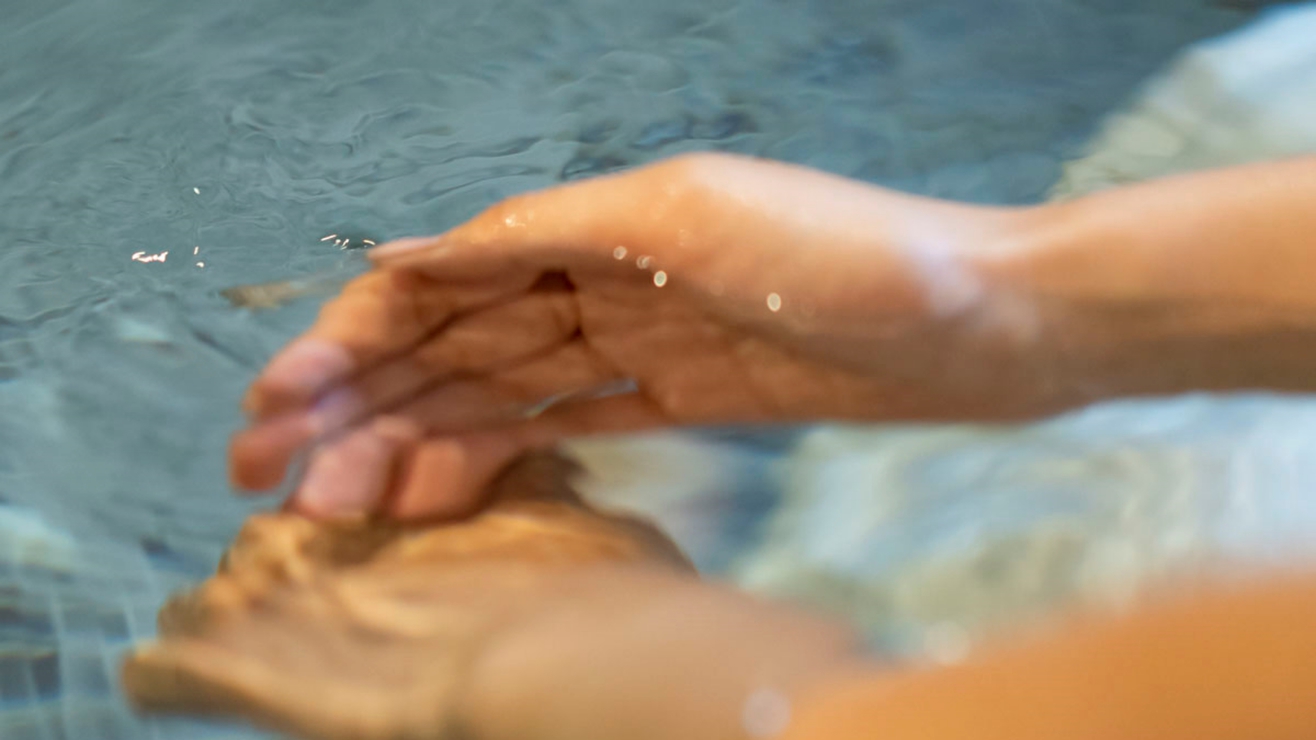 湯舟に浸かってのんびりお過ごしください