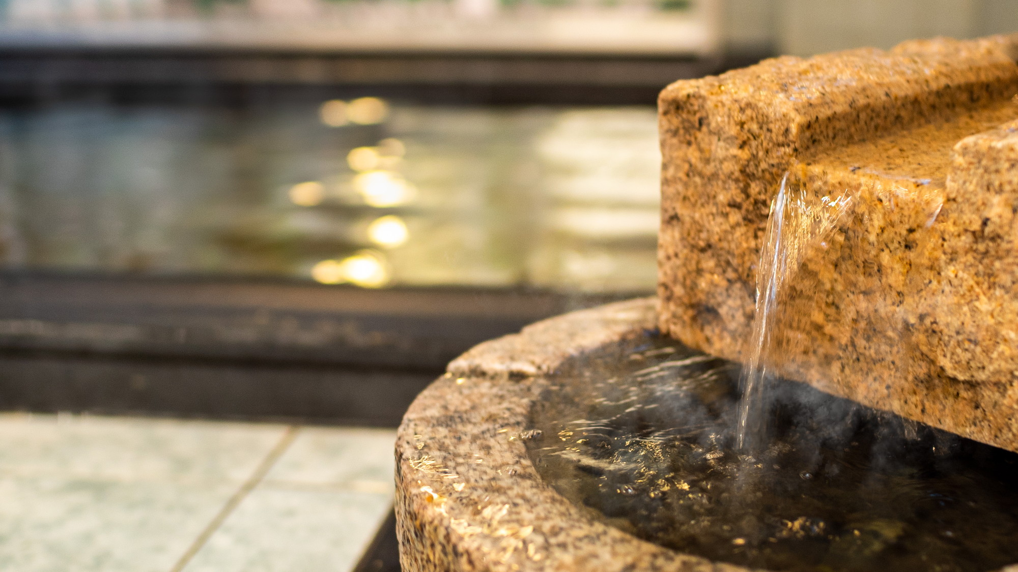 美肌効果や新陳代謝の促進など温泉の力で心身のバランスを整えられます