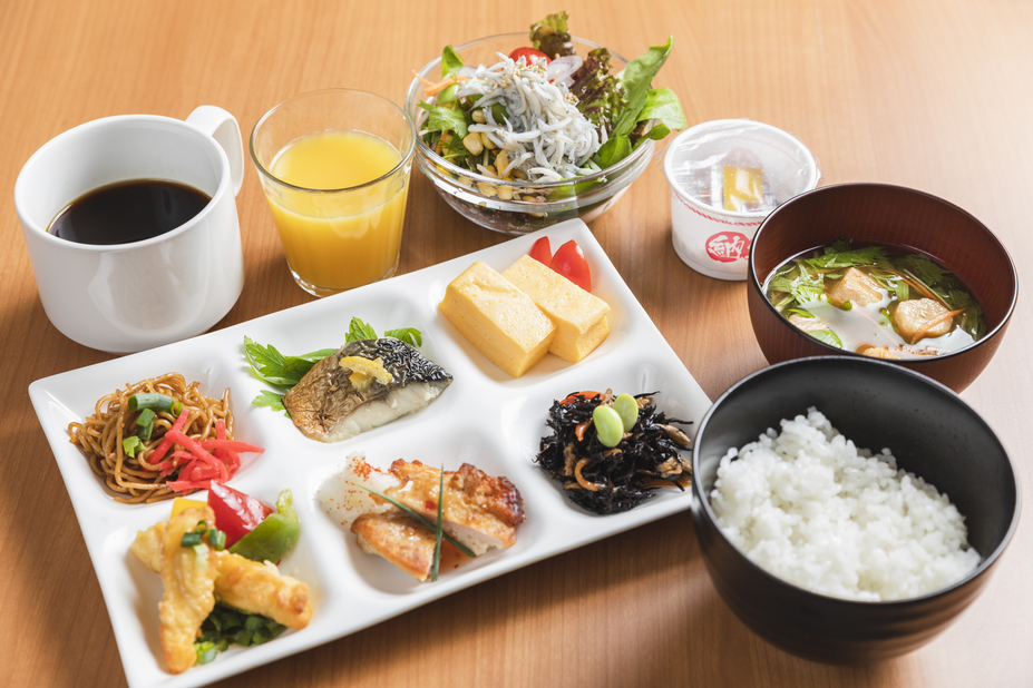 朝食 盛り付け例（和食）