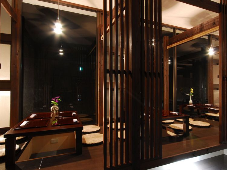 ゆったりと落ち着きのある半個室なレストラン「関彩」