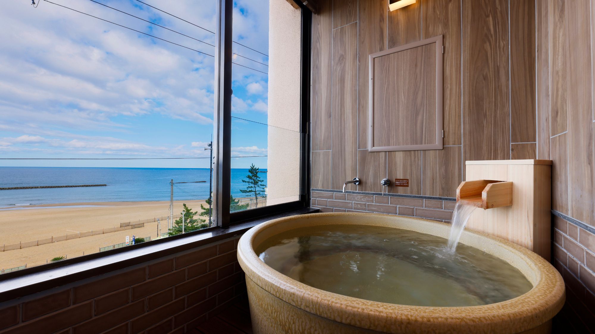 展望温泉 信楽焼風呂付客室（3階）／一例