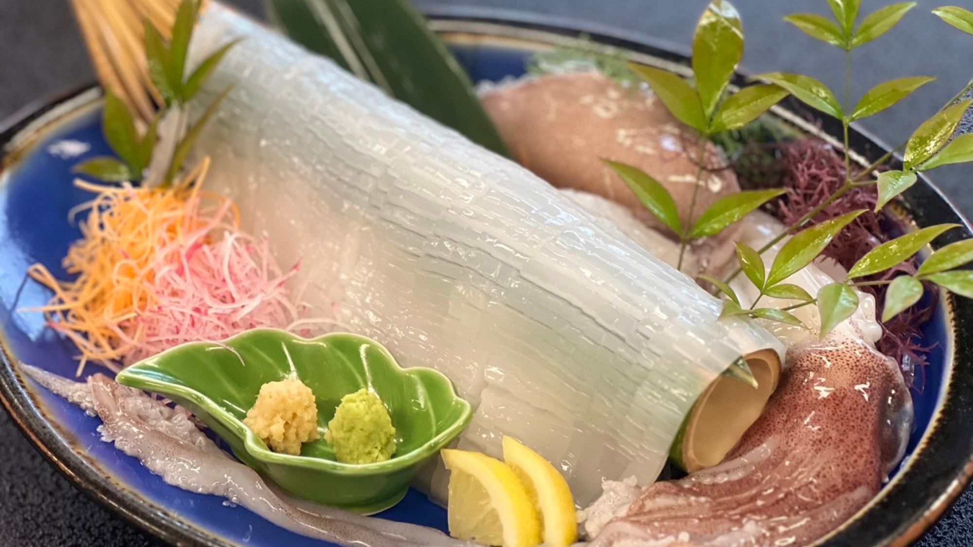 活け〆白イカ姿造り