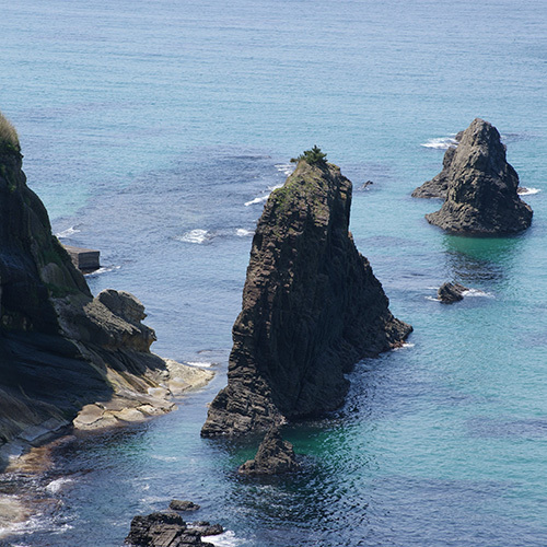 【屏風岩】山陰海岸ジオパークスポット！屏風のようにそびえる高さ13mの奇岩（当館より車で約40分)