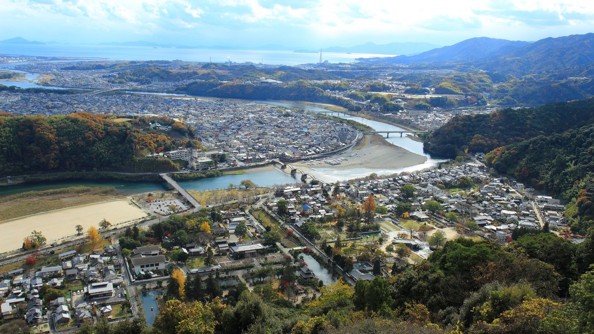 提供元：岩国市観光振興課天守閣からの眺め